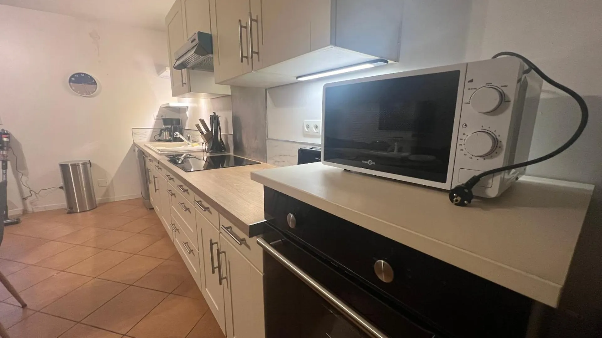Triplex A La Roche De Glun Apartamento 0*, La Roche-de-Glun França